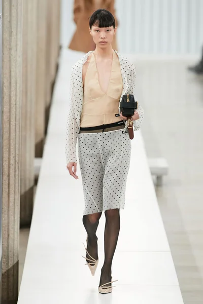 Look 3